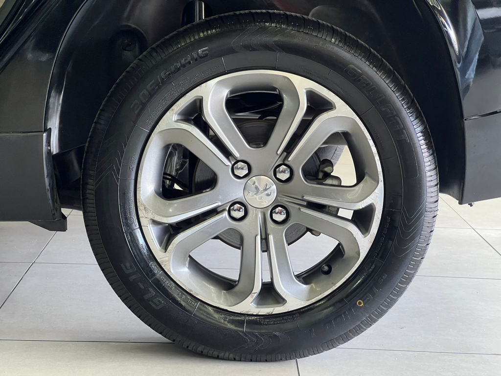 Peugeot 2008 Preto