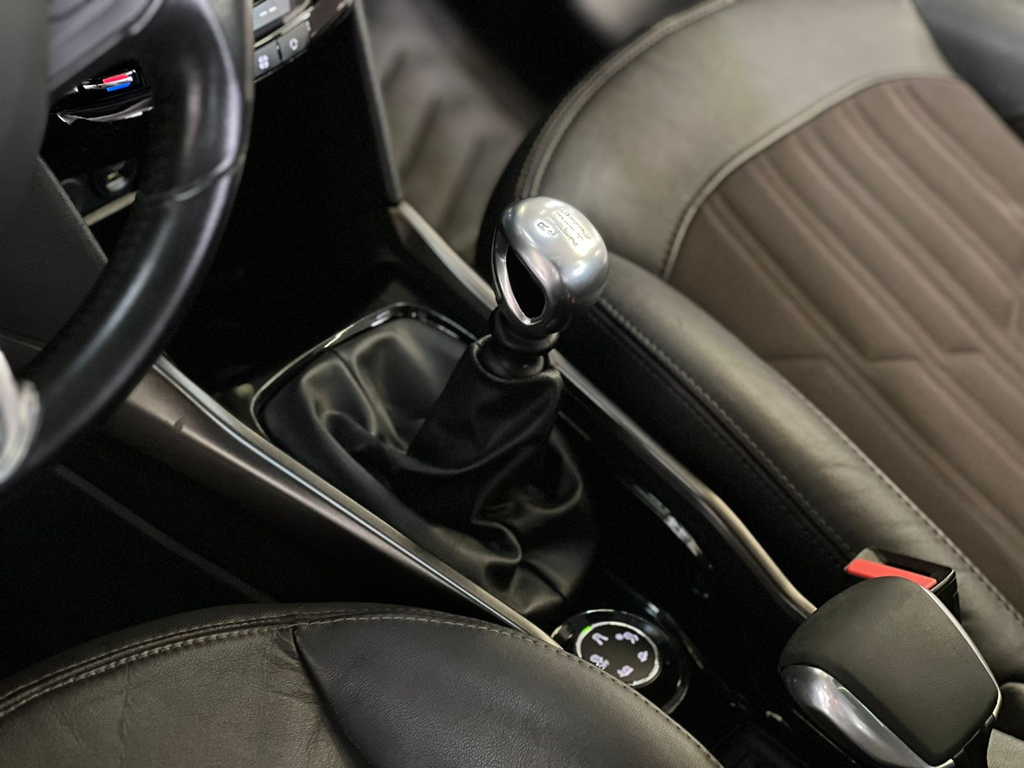 Peugeot 2008 Preto