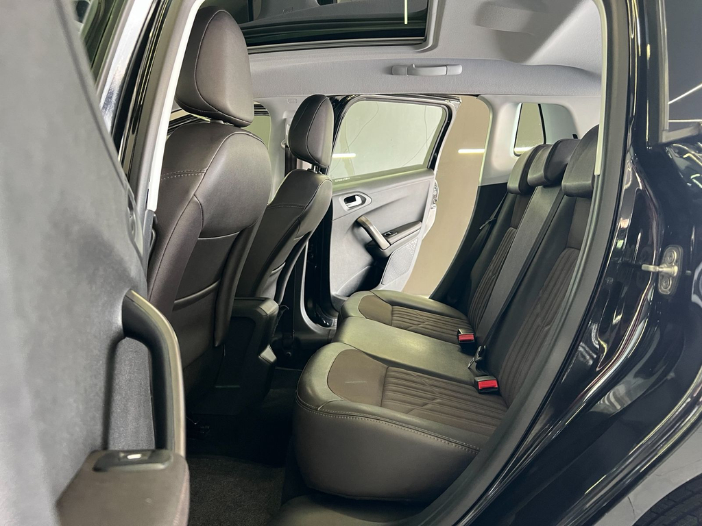 Peugeot 2008 Preto