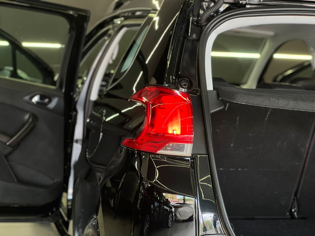 Peugeot 2008 Preto
