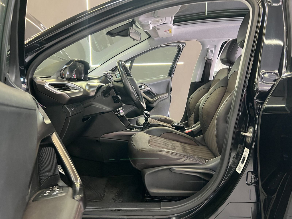 Peugeot 2008 Preto