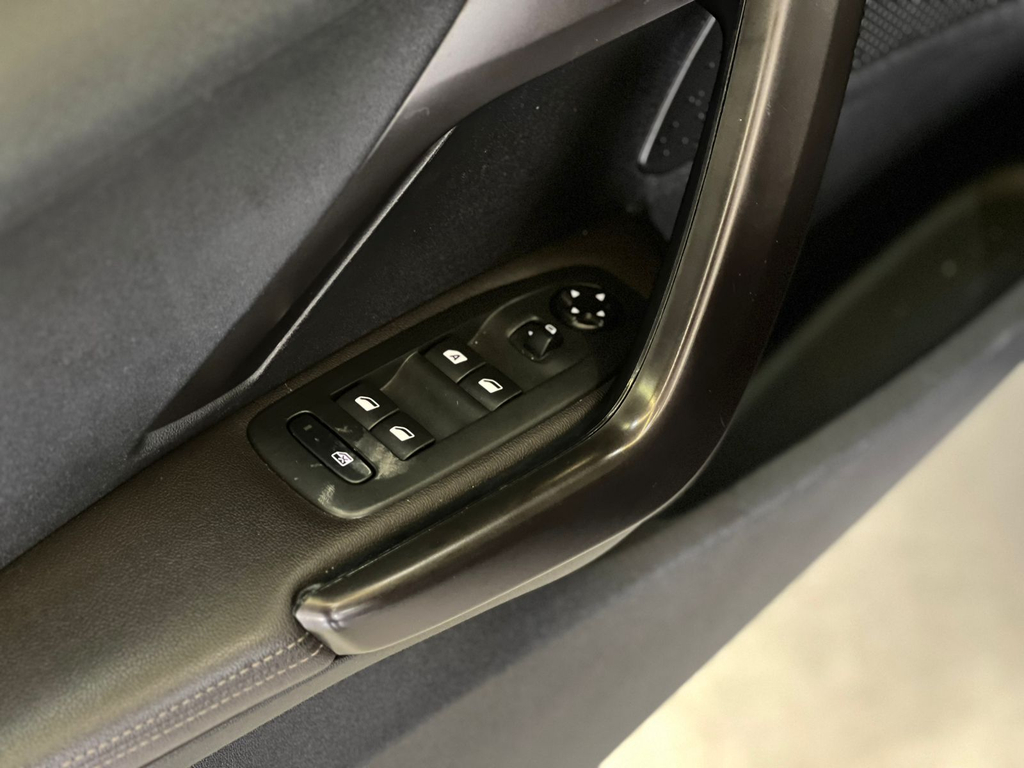 Peugeot 2008 Preto