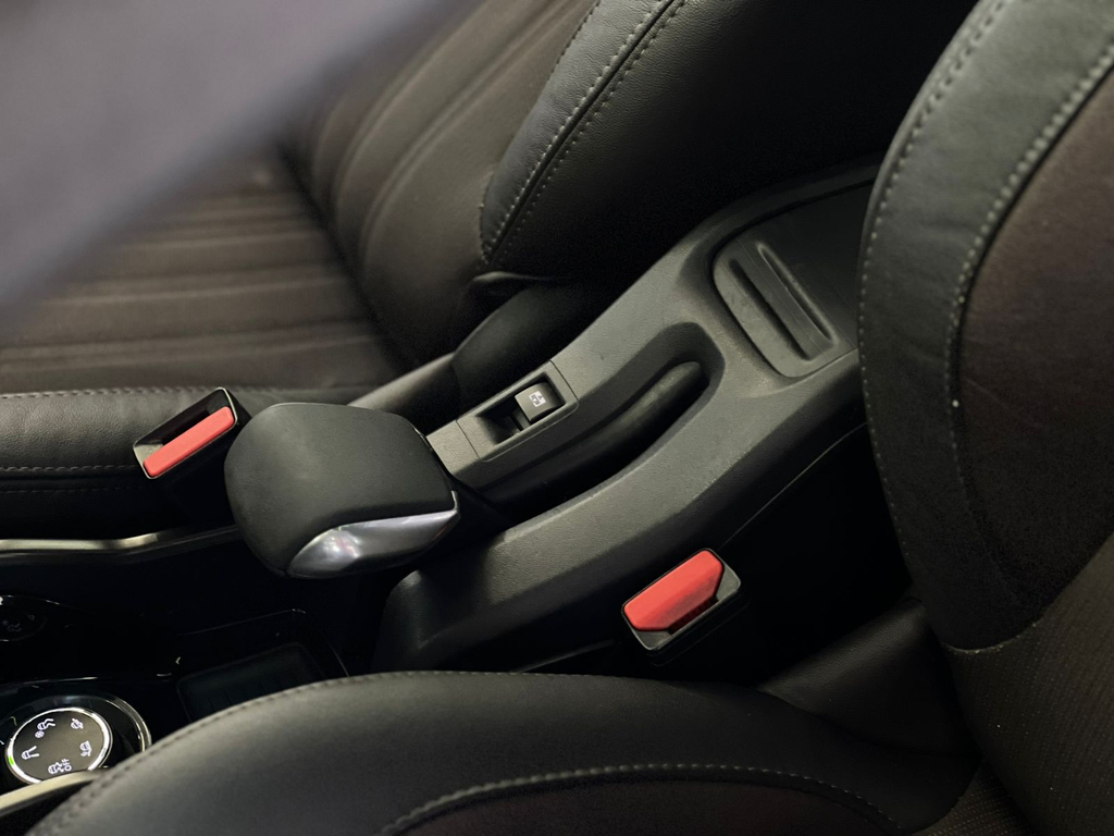 Peugeot 2008 Preto