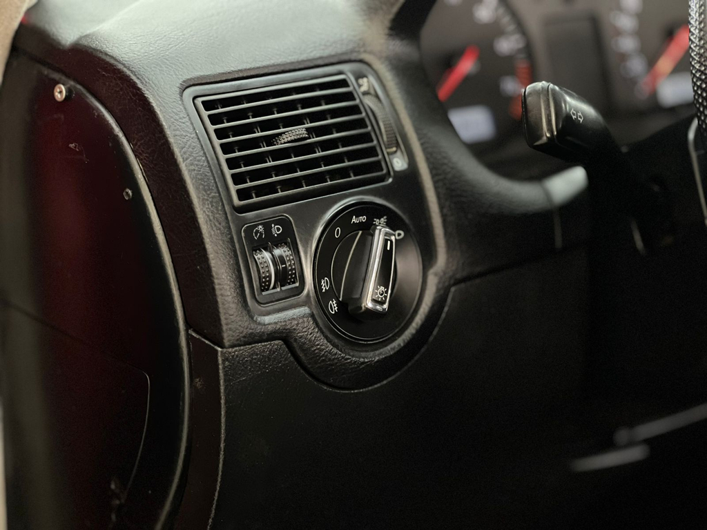 Volkswagen Golf Vermelho