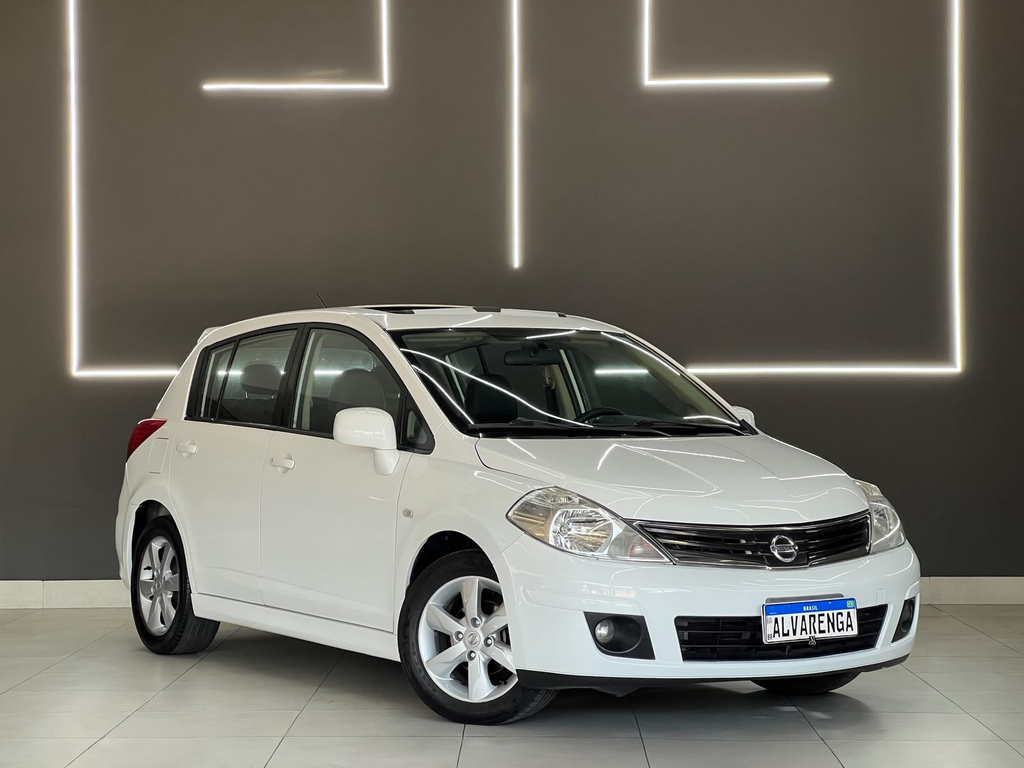 Nissan Tiida Branco