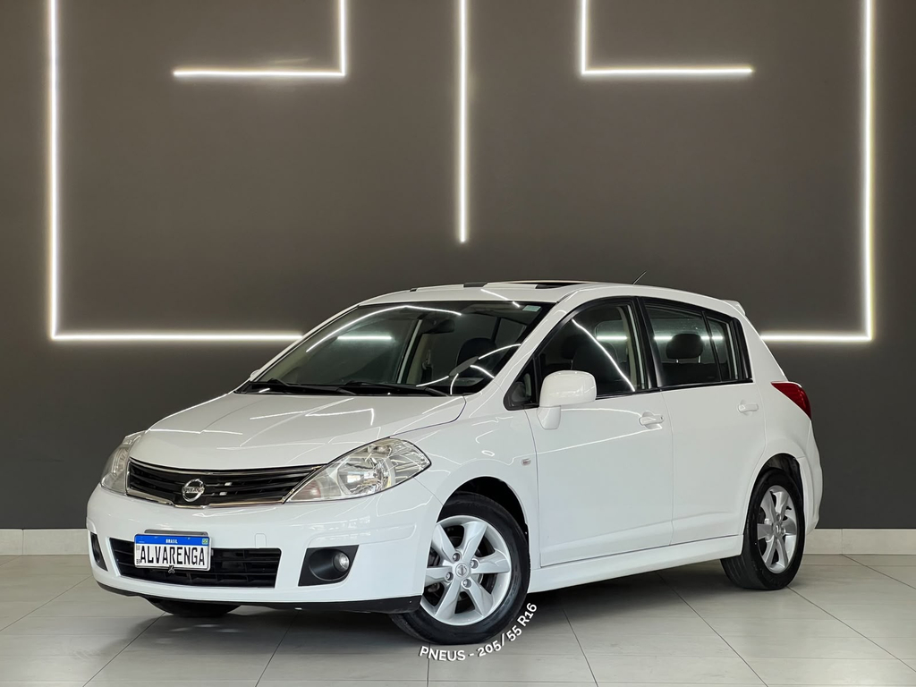 Nissan Tiida Branco
