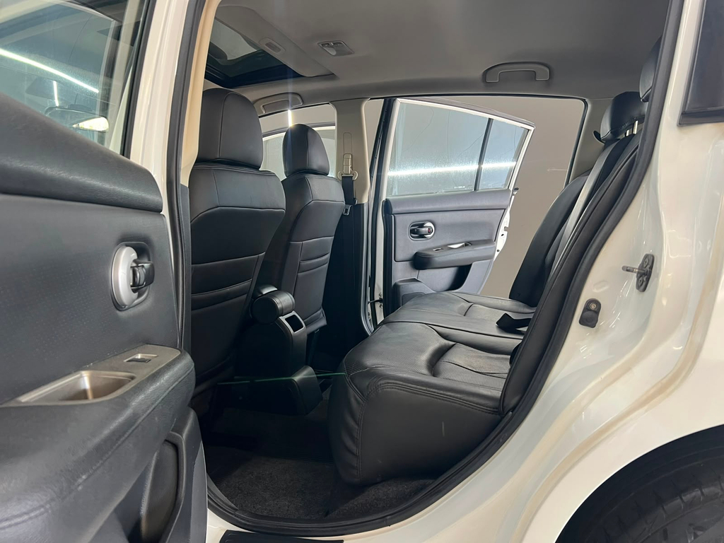 Nissan Tiida Branco