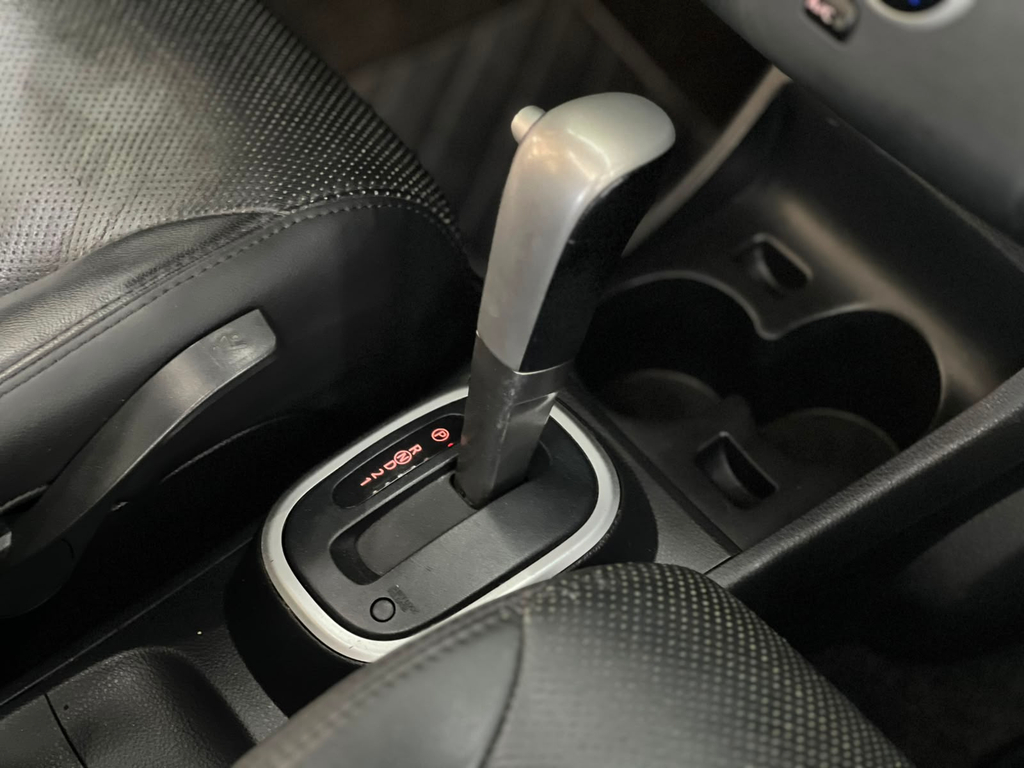 Nissan Tiida Branco
