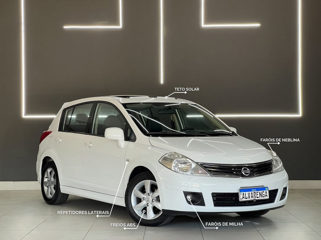 Nissan Tiida Branco
