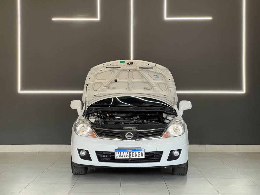 Nissan Tiida Branco