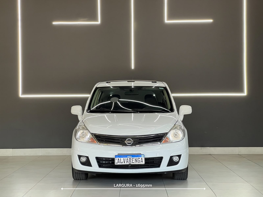Nissan Tiida Branco