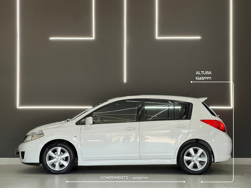 Nissan Tiida Branco