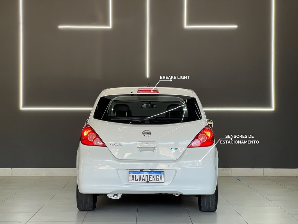 Nissan Tiida Branco