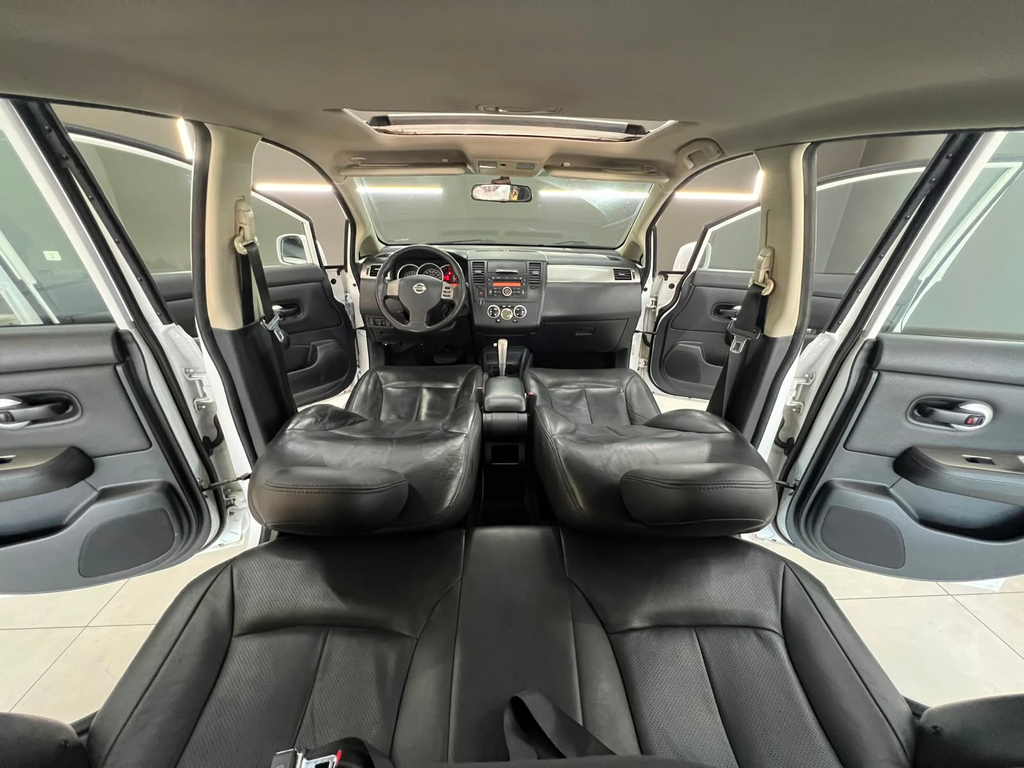Nissan Tiida Branco