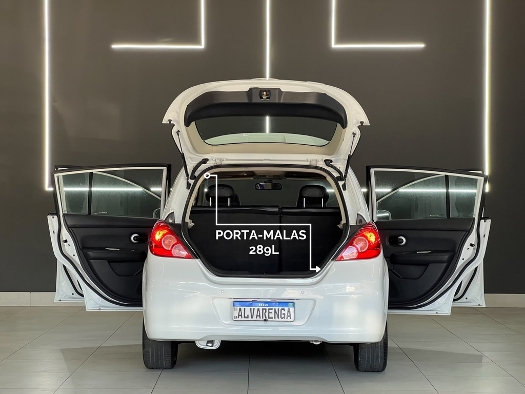 Nissan Tiida Branco