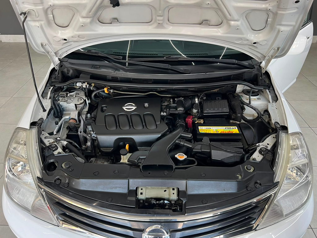 Nissan Tiida Branco