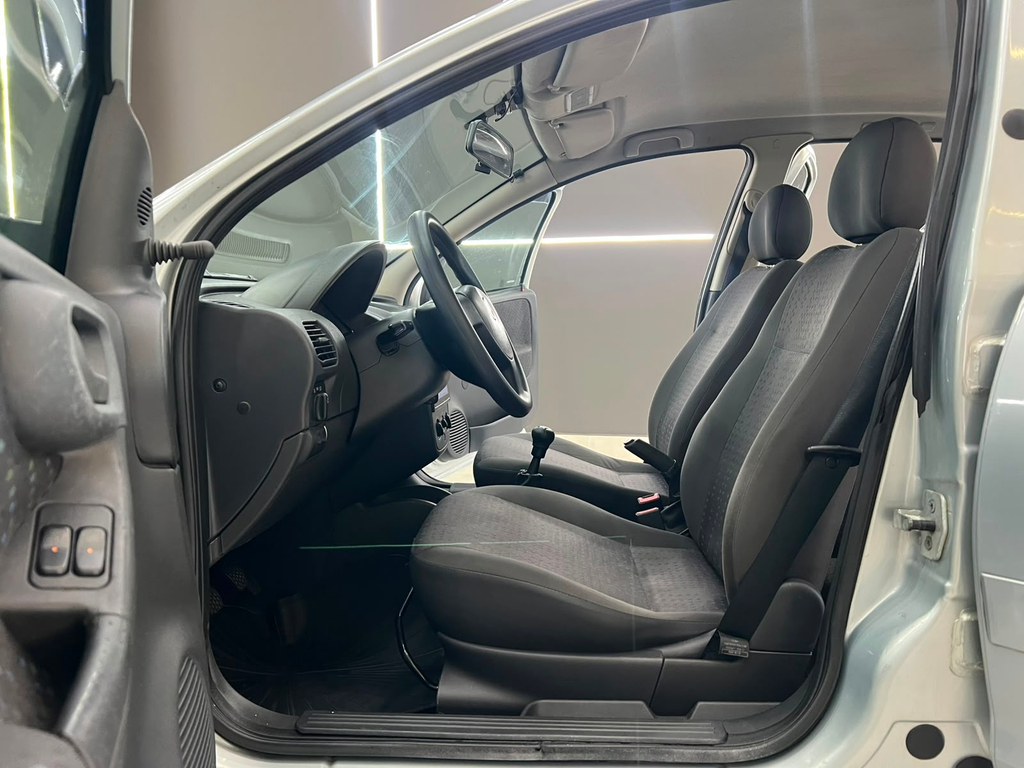 Chevrolet Corsa Hatch Prata