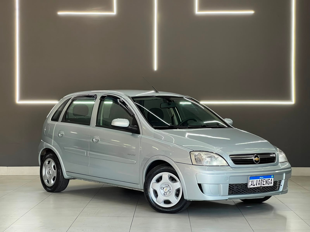 Chevrolet Corsa Hatch Prata