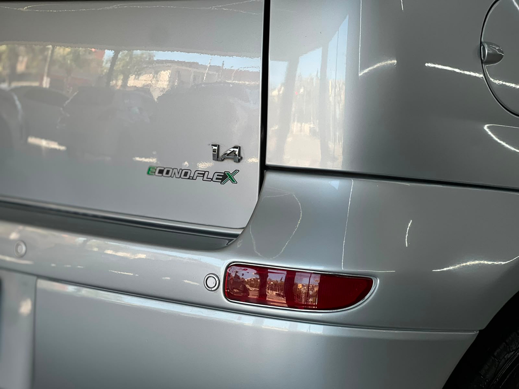 Chevrolet Corsa Hatch Prata