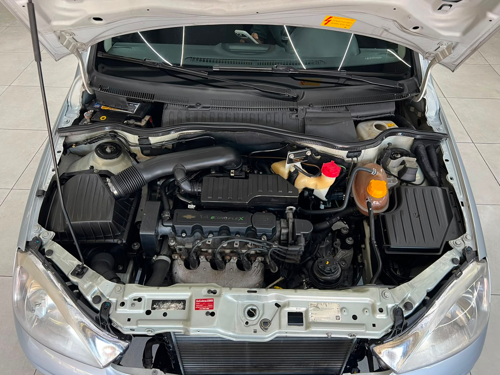 Chevrolet Corsa Hatch Prata
