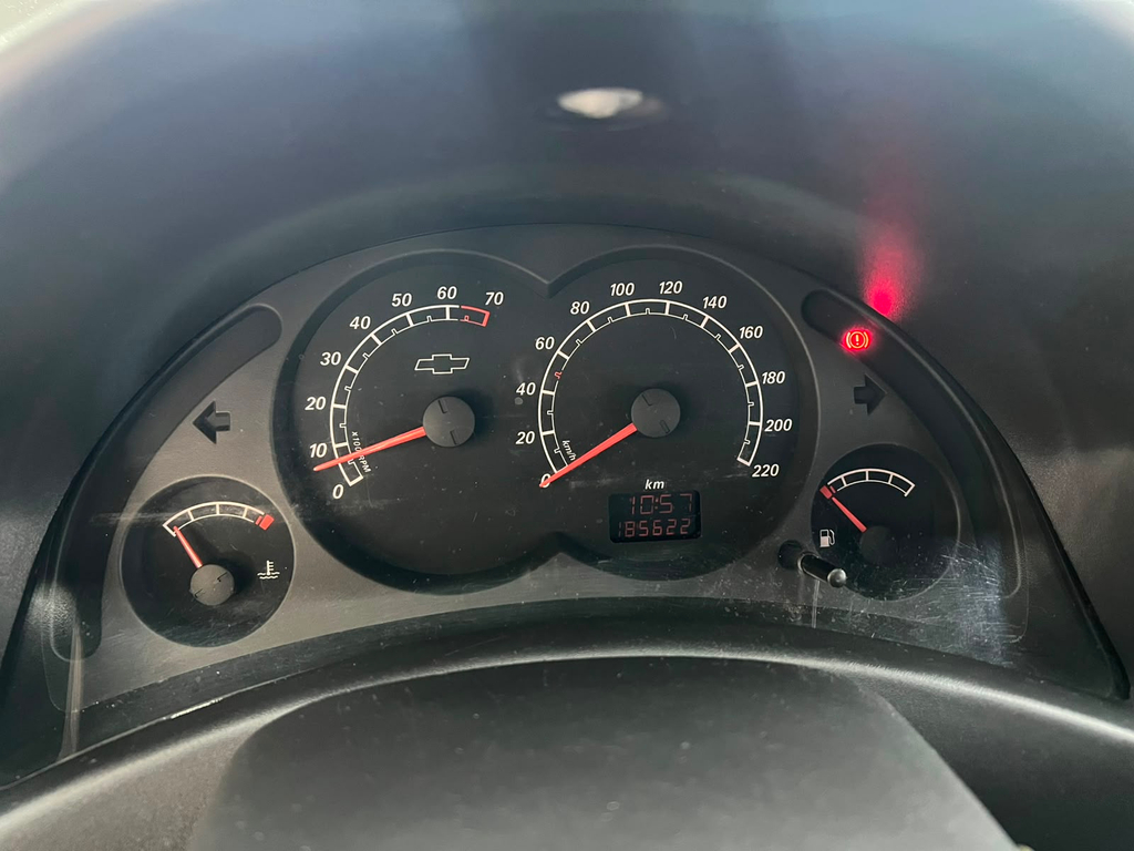 Chevrolet Corsa Hatch Prata