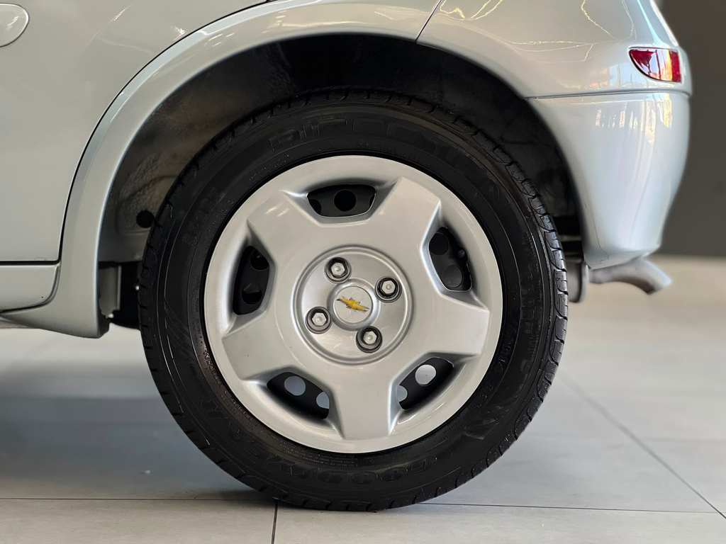 Chevrolet Corsa Hatch Prata