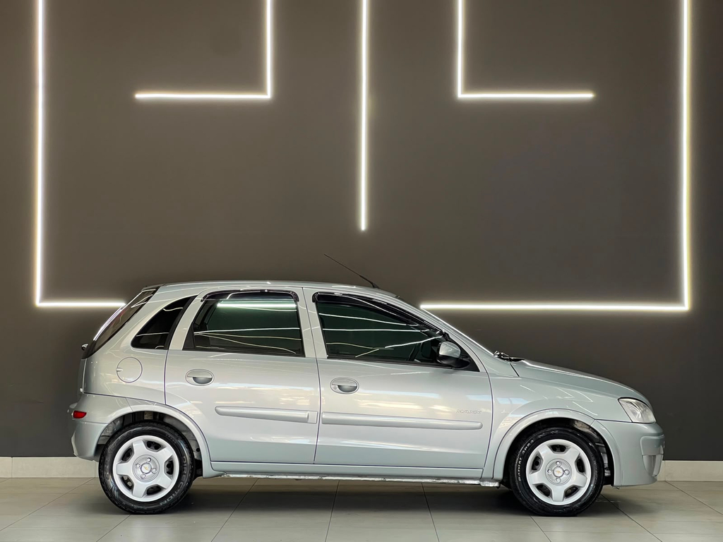Chevrolet Corsa Hatch Prata