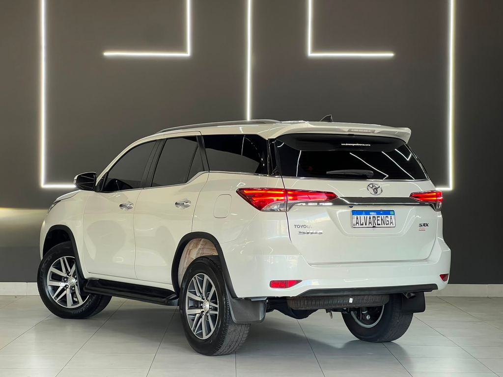 Toyota Hilux SW4 Branco