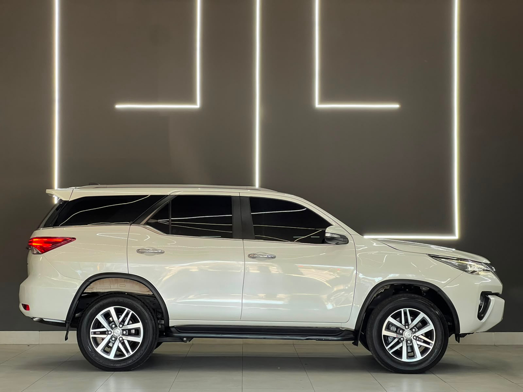Toyota Hilux SW4 Branco