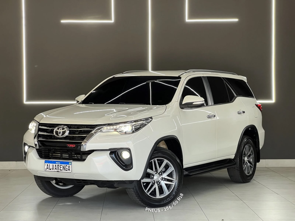 Toyota Hilux SW4 Branco