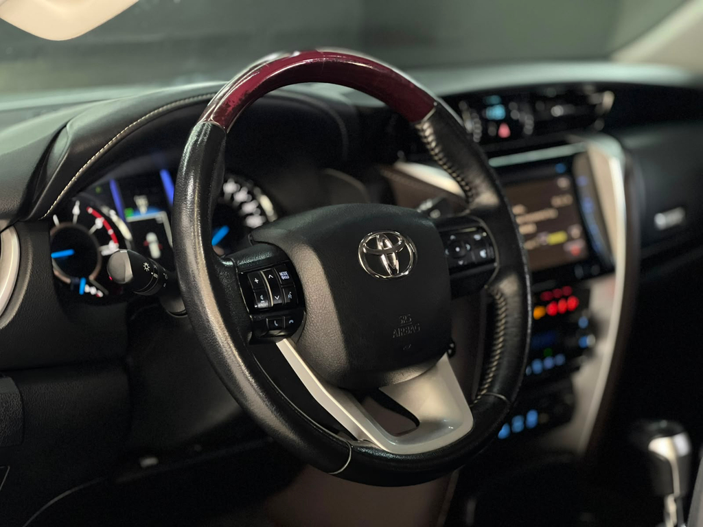 Toyota Hilux SW4 Branco