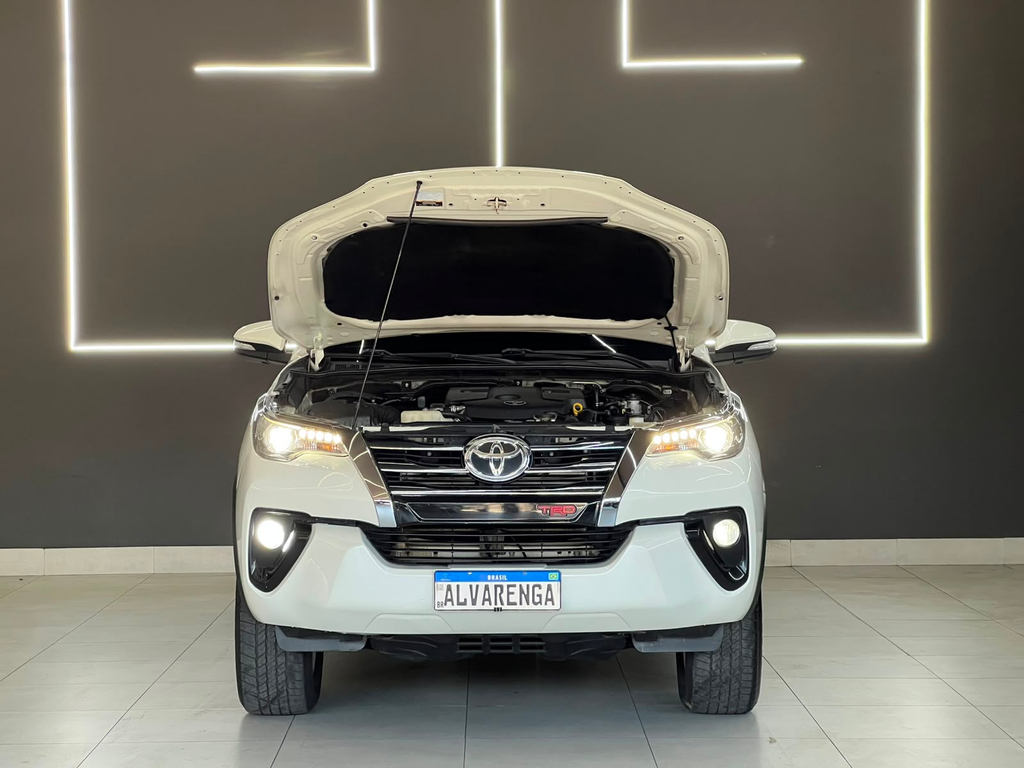 Toyota Hilux SW4 Branco