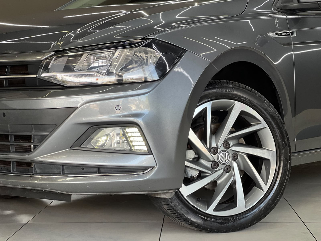 Volkswagen Polo Cinza