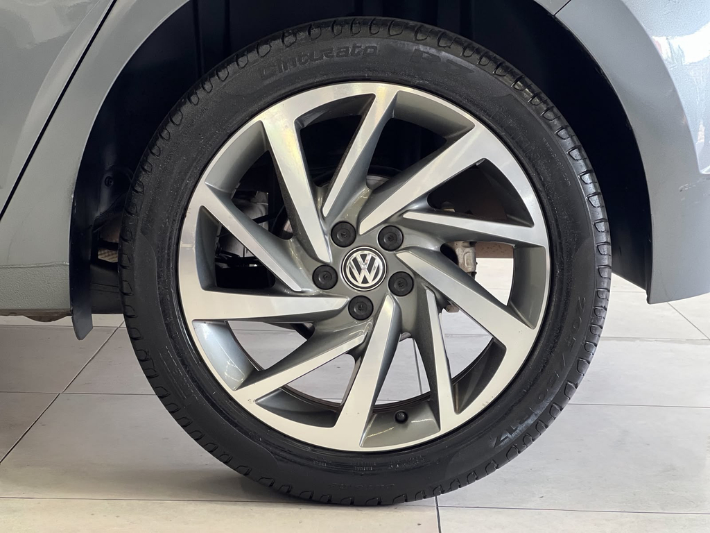 Volkswagen Polo Cinza