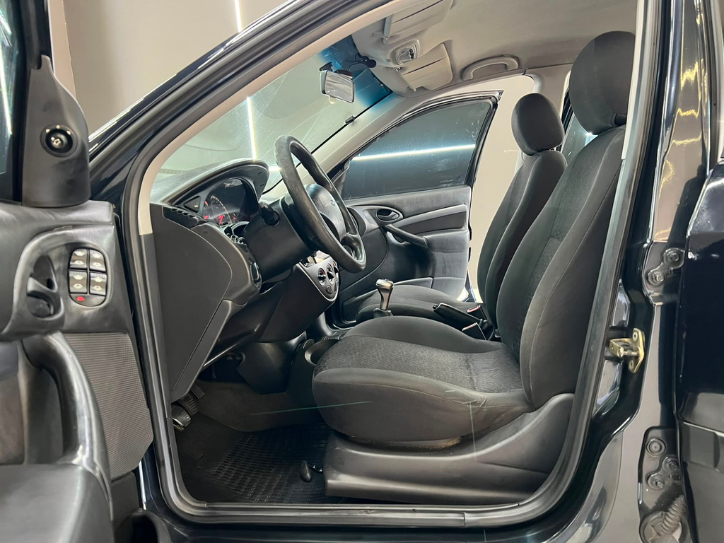 Ford Focus Sedan Preto