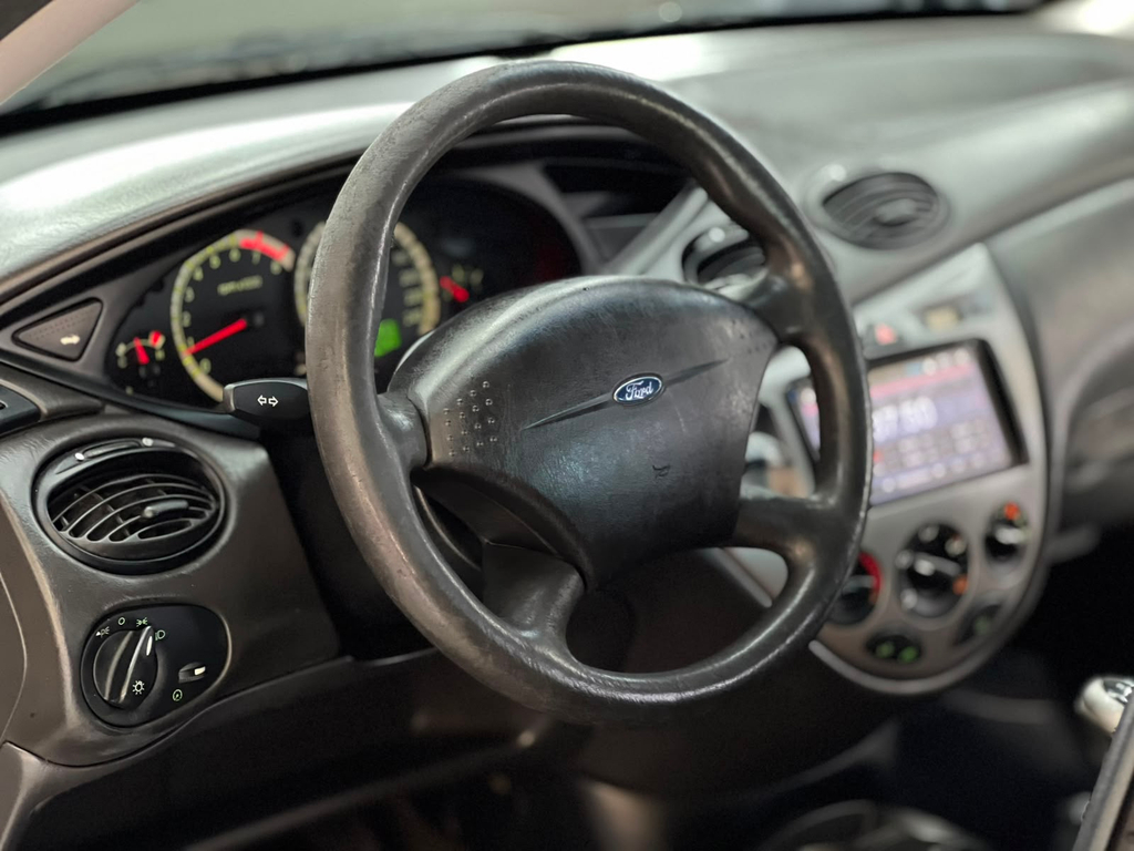 Ford Focus Sedan Preto