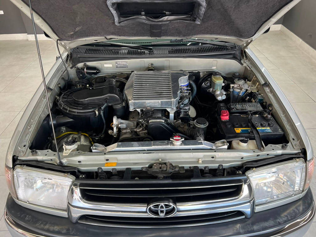 Toyota SW4 Prata