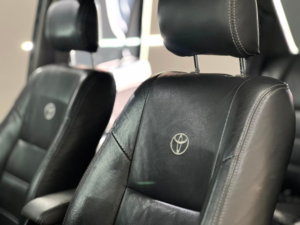 Toyota SW4 Prata