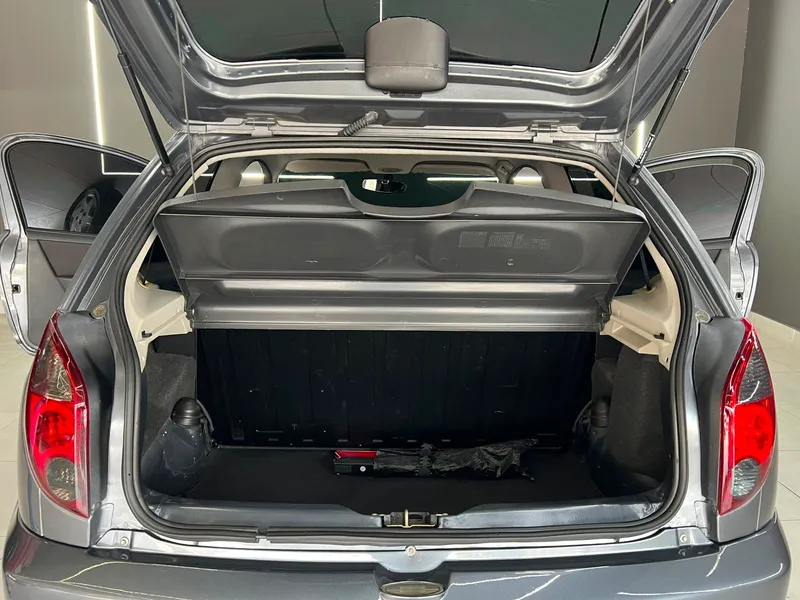 Chevrolet Celta Cinza