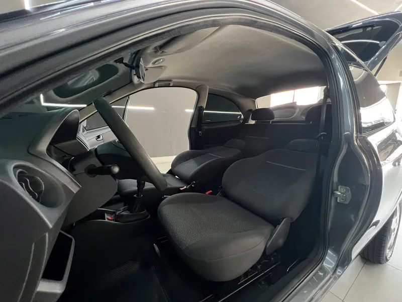 Chevrolet Celta Cinza