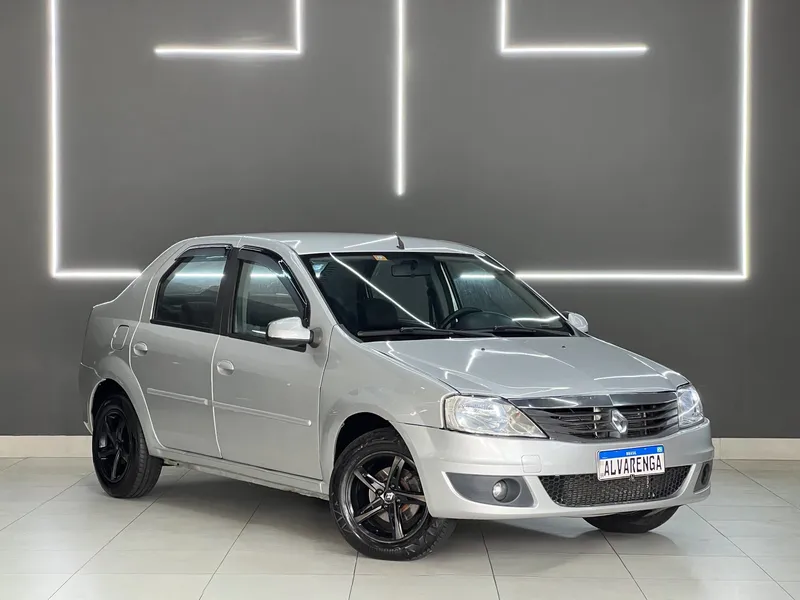 Renault Logan Prata