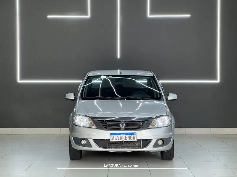 Renault Logan Prata