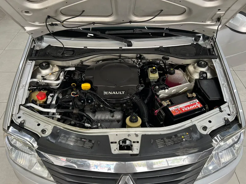 Renault Logan Prata