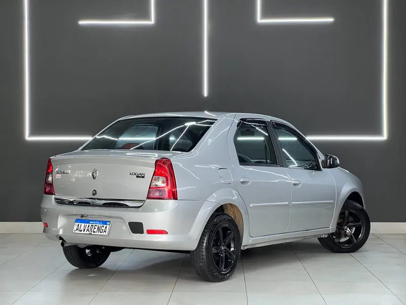 Renault Logan Prata