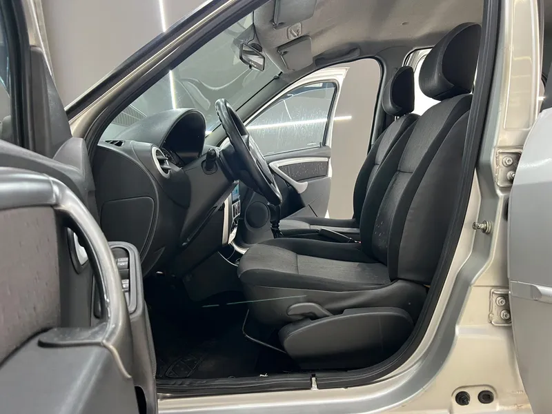 Renault Logan Prata