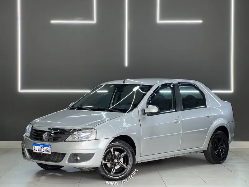 Renault Logan Prata