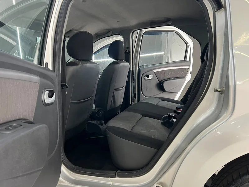 Renault Logan Prata