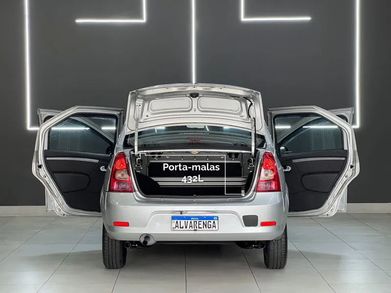 Renault Logan Prata