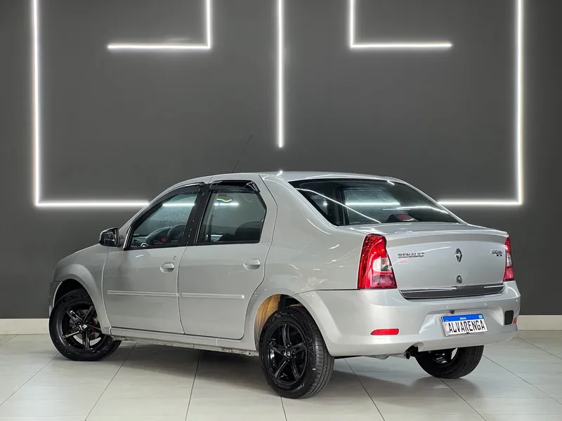 Renault Logan Prata