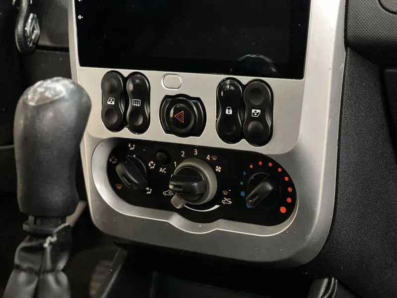 Renault Logan Prata